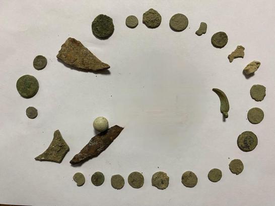 İnegöl’de durdurulan otomobilde 27 sikke ele geçirildi