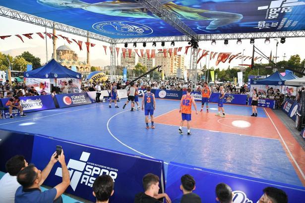 Kayseri’de düzenlenen 3x3 Uluslararası Basketbol Turnuvası devam ediyor