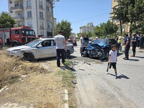 Kayseri’de iki otomobil çarpıştı: 5 yaralı