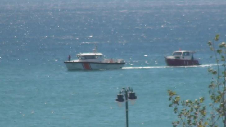 İstanbul - Silivri'de motor arızası sebebiyle sürüklenen tekneyi Sahil Güvenlik ekipleri kurtardı