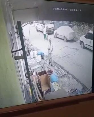 İstanbul - Başakşehir’de baba ve oğlu, izinsiz alınan bidon nedeniyle 58 yaşındaki kadını darbetti