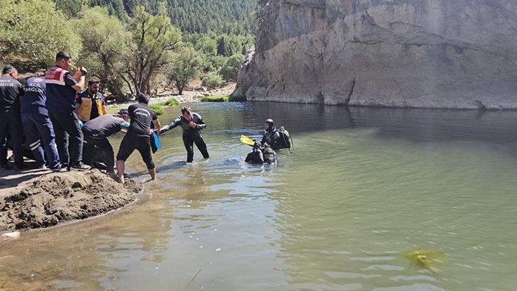 Derede çırpınan kardeşini kurtarmak istedi; ikisi de boğuldu
