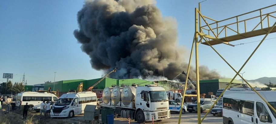 Gönen’de fabrika yangını