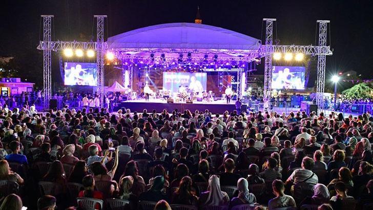 Neşet Ertaş Kültür ve Müzik Festivali, 'deprem' nedeniyle yarıda kesildi
