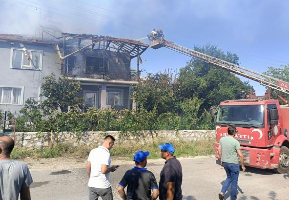2 katlı ev yandı