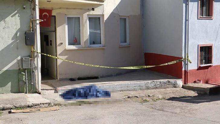 Evinin önünde ölü bulundu