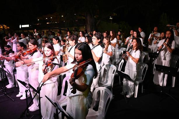 Kemer'de can dostlar için ikinci konser