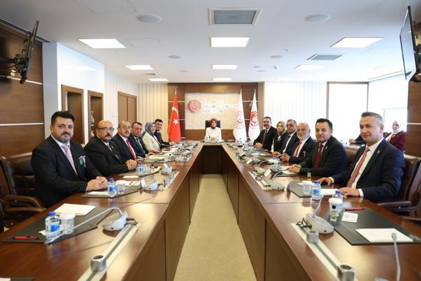 Bakan Göktaş, Türkiye Harp Malulü Gaziler, Şehit Dul ve Yetimleri Derneği üyelerini kabul etti