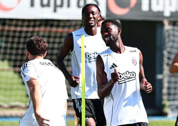 Beşiktaş'ın yeni transferi Wilfred Ndidi, ilk antrenmanına çıktı