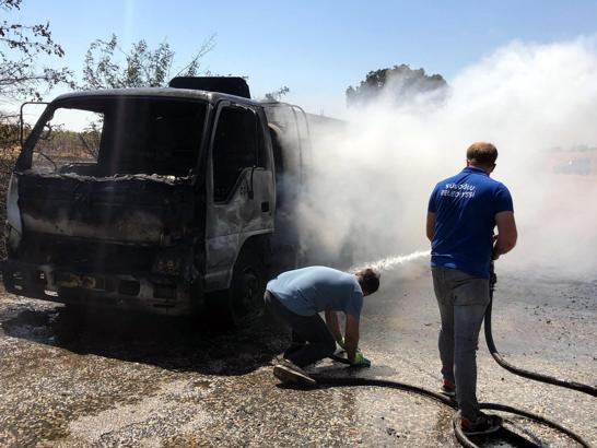 Edirne’de seyir halindeki akaryakıt tankeri yandı