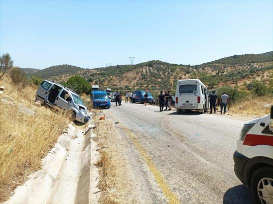 İncir işçilerini taşıyan minibüs kaza yaptı: 8 yaralı