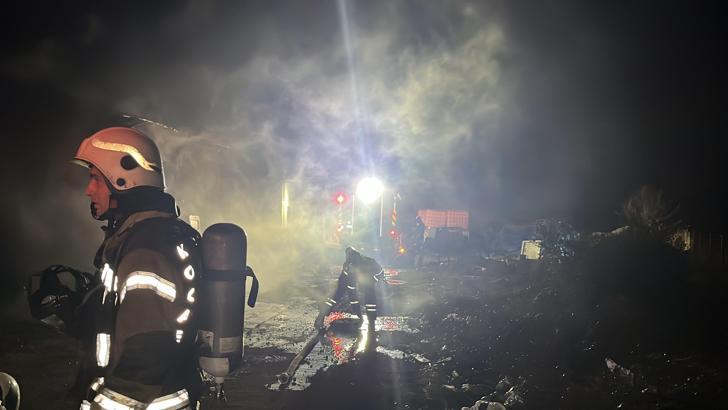 Mutfak tezgahı imalathanesinde çıkan yangın söndürüldü