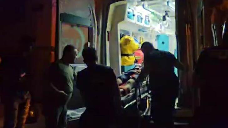 Sokak ortasında pompalı tüfekle ayaklarından vuruldu