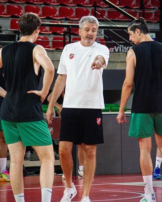 Karşıyaka potada parkeye indi