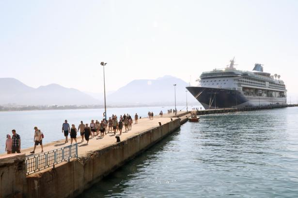 İngiliz turistler kruvaziyerle geldi