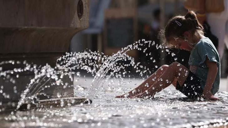 Fransa'da aşırı sıcaklar nedeniyle 14 vilayette ‘kırmızı’ alarm verildi