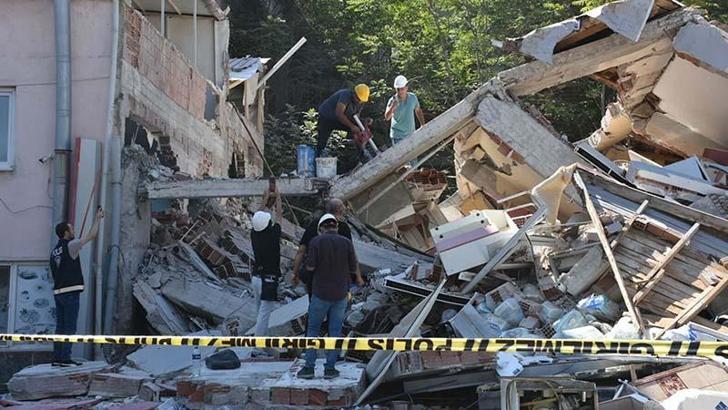 Depremde yıkılan binanın yapı sahibi tutuklandı
