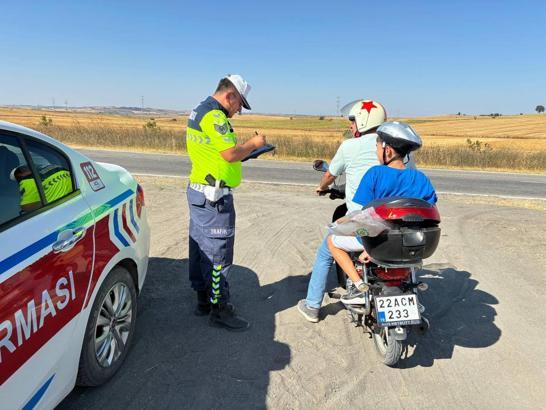 Edirne’de jandarma motosikletleri denetledi