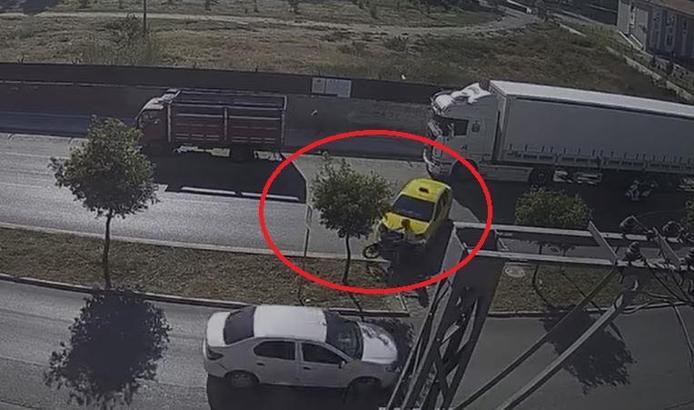 Yaya geçidinden geçmeye çalışan taksinin çarptığı motosiklet sürücüsü öldü