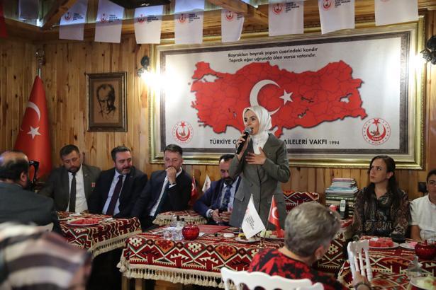 Bakan Göktaş, şehit yakınları ve gazilerle bir araya geldi