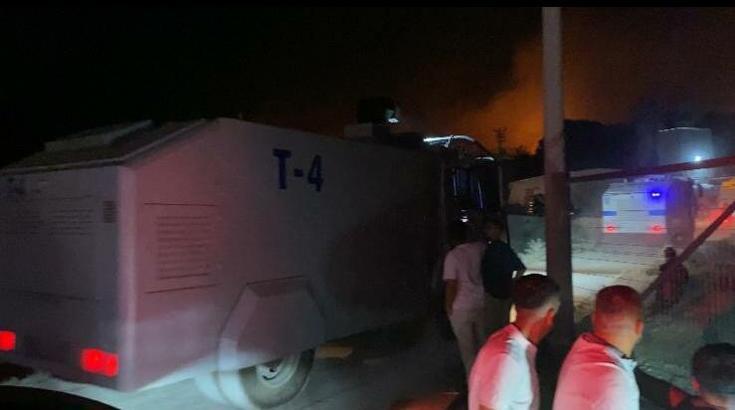 İzmir'de minibüste çıkan yangın ormana sıçradı (5)