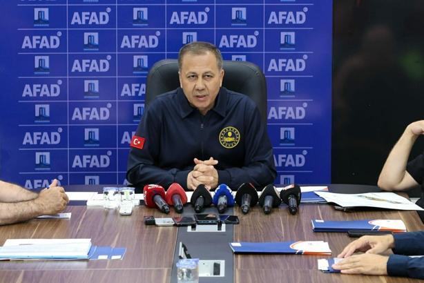 Bakan Yerlikaya: Çanakkale'deki yangında bin hektar alan zarar gördü (2)