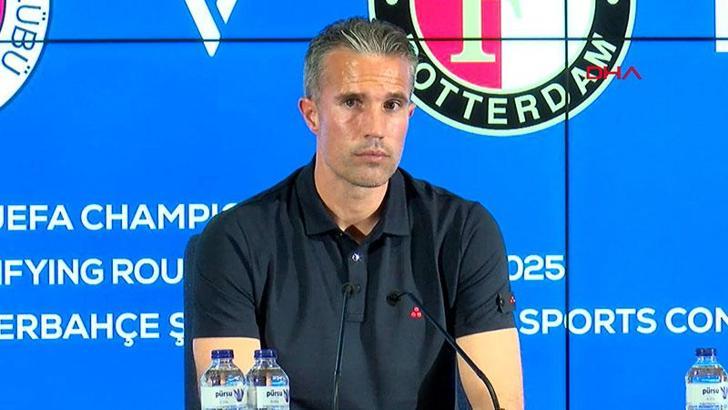 Robin van Persie: Fenerbahçe’ye başarılar diliyorum