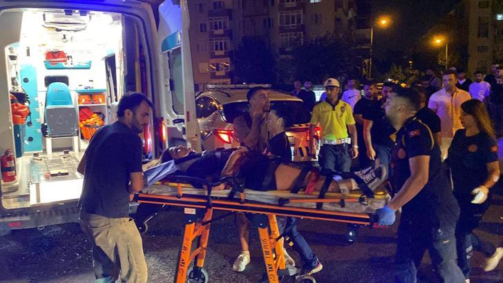 Otomobilin çarptığı 3 yaya yaralandı; 1 gözaltı