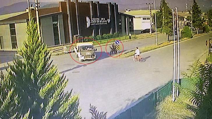 Dönüş yapan kamyonete çarpan motosikletin sürücüsü yaralandı