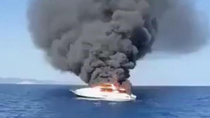 İbiza açıklarında lüks yat yandı
