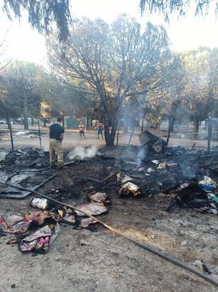 Barakada çıkan yangın, bitişiktekilere de sıçradı; 1 ölü / Ek fotoğraflar