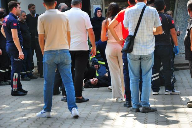 Manisa'da fabrikada kimyasal madde zehirlenmesi: 3 işçi hastaneye kaldırıldı