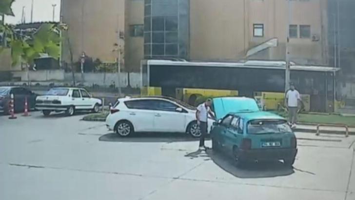 İstanbul - Arnavutköy’de İETT otobüsünden kopan parça istasyondakilerin üzerine savruldu