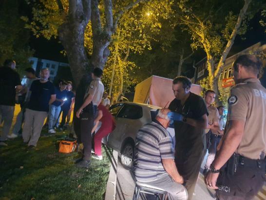 Bursa'da trafikte yavaşlayan kamyonete çarpan otomobil sürücüsü yaralandı