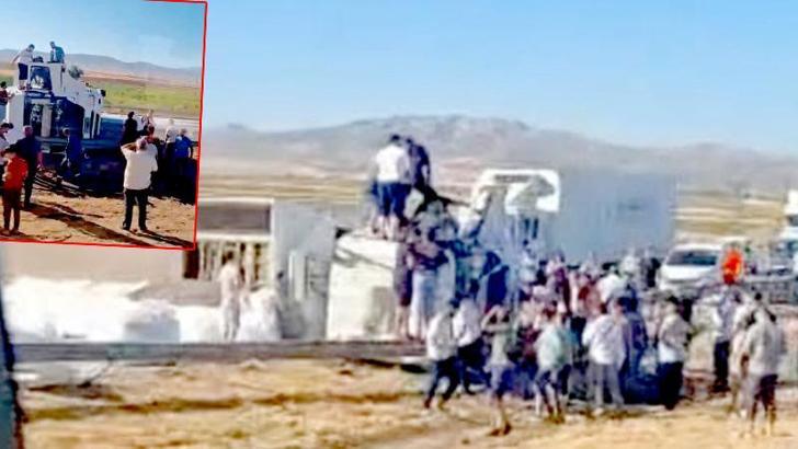 Devrilen TIR’ın şoförü yaralandı, yolda uzun araç kuyruğu oluştu