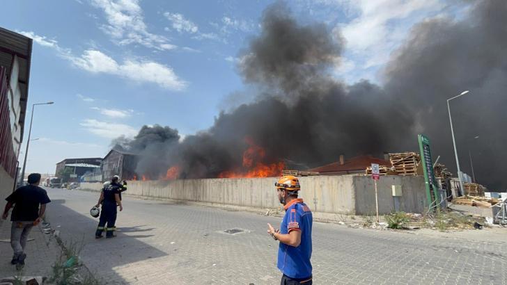 Eskişehir’de fabrikada çıkan yangın, 2 fabrikaya daha sıçradı (2)