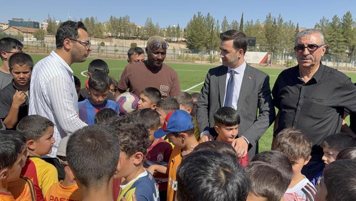 Eski Trabzonsporlu İbrahim Yattara, Midyat’ta çocuklarla buluştu