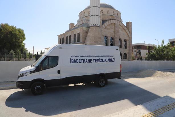 Akdeniz’de ibadethaneler temizleniyor, halılar yıkanıp dezenfekte ediliyor