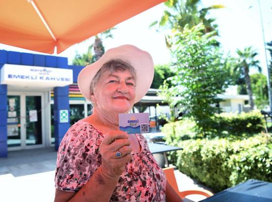 Konyaaltı'nda emekli kart dağıtımı başladı