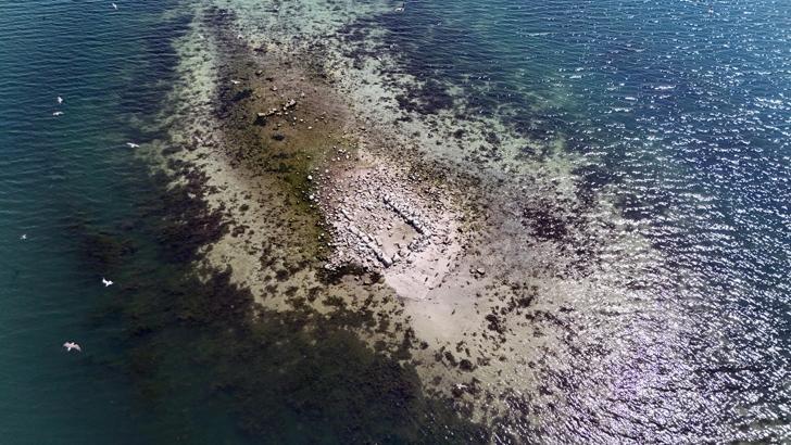 Sapanca Gölü'nde sular çekilince tarihi kilise ortaya çıktı