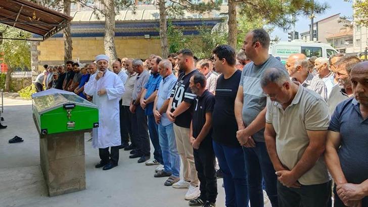 Kazada ölen 18 yaşındaki Gülseda, memleketi Kırşehir’de toprağa verildi