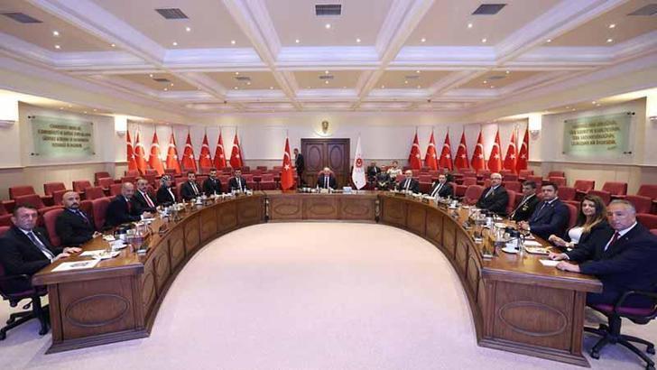 Bakan Güler, Türkiye Harp Malulü Gaziler, Şehit Dul ve Yetimleri Derneği Genel Başkanı Işık'ı kabul etti