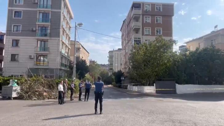 İstanbul- Kartal'da 7 katlı binanın çatısı rüzgar nedeniyle uçtu