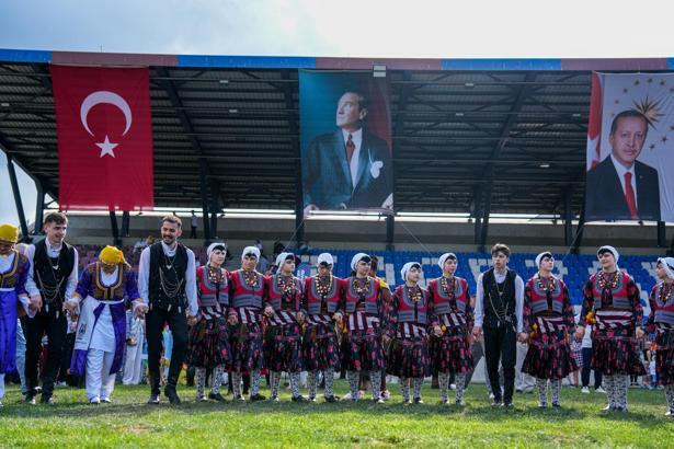 Trabzon'da 'Horon Festivali' coşkuyla başladı