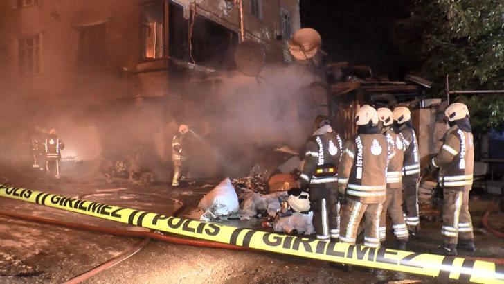 İstanbul- Avcılar'da, çorap atölyesi alev alev yandı