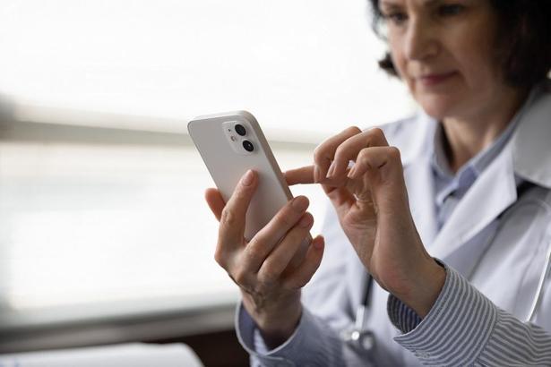 Yapay zeka terapi yerine geçemez: Empatiyi sadece taklit eder