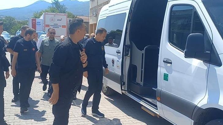 Bakan Yerlikaya, depremin vurduğu Balıkesir'de