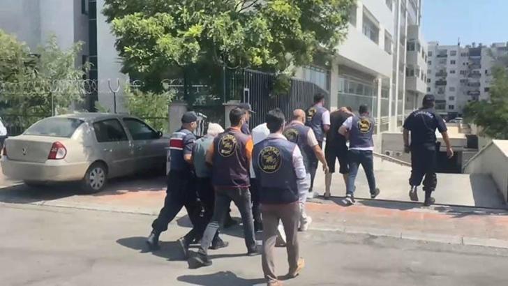 Ormana götürdüğü kadını öldürüp, ziynet eşyalarını aldı; 2 tutuklama