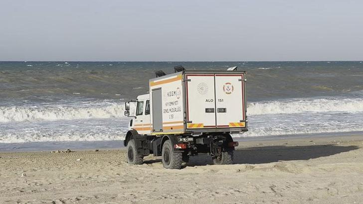 Arnavutköy'de yasağa rağmen denize giren kişi kayboldu