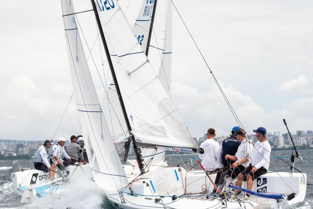 İstanbul Boğazı'nda yelkenliler ve yatların final günü yarın